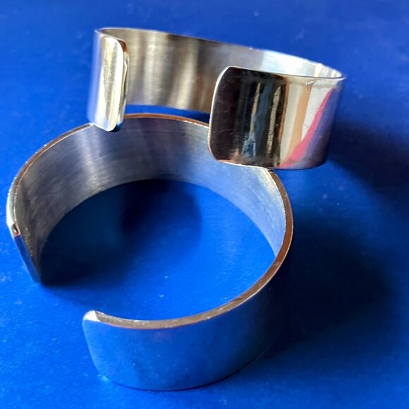 Pair of beautiful Sterling Silver Cuff Bangle Bracelets - Picture 1 of 5